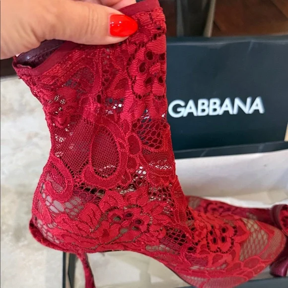 Dolce & Gabbana Red Lace Pointed-Toe Stilettos - Picture 3 of 7